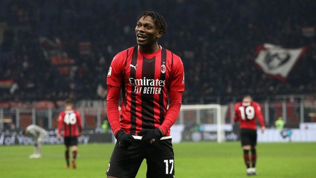 MILAN, ITALY - JANUARY 13: Rafael Leao of AC Milan celebrates scoring his side's second goal during the Coppa Italia match between AC Milan and Genoa CFC at Stadio Giuseppe Meazza on January 13, 2022 in Milan, Italy. (Photo by Marco Luzzani/Getty Images)