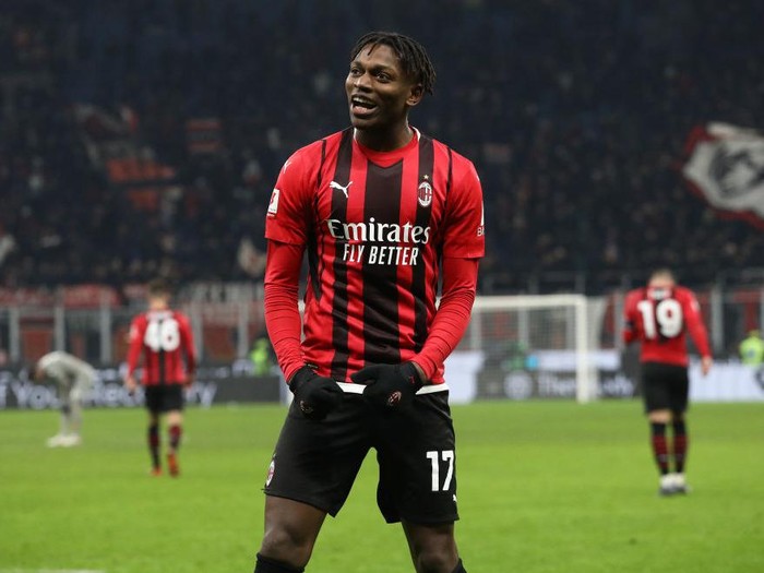 MILAN, ITALY - JANUARY 13: Rafael Leao of AC Milan celebrates scoring his side's second goal during the Coppa Italia match between AC Milan and Genoa CFC at Stadio Giuseppe Meazza on January 13, 2022 in Milan, Italy. (Photo by Marco Luzzani/Getty Images)