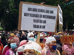 Ratusan Pedagang di Bojonegoro Tolak Relokasi Pasar Induk