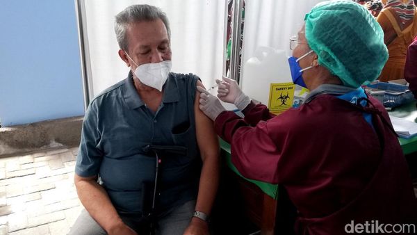 Sasar Lansia, Vaksinasi Booster Mulai Digelar di Solo