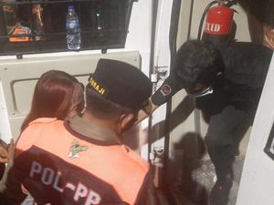 14 PSK di Tanah Abang Jakarta Pusat Terjaring Razia Satpol PP 14 PSK di Tanah Abang Jakarta Pusat Terjaring Razia Satpol PP