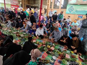 Suasana Gelaran Sedekah Bumi di Bekasi yang Digelar Sewindu Sekali Suasana Gelaran Sedekah Bumi di Bekasi yang Digelar Sewindu Sekali