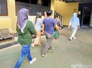 Tiga Orang Jadi Tersangka Kasus Striptis di Banyuwangi Tiga Orang Jadi Tersangka Kasus Striptis di Banyuwangi
