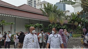 Jakarta Diguncang Gempa! Orang-orang di Balai Kota Panik ke Luar Gedung