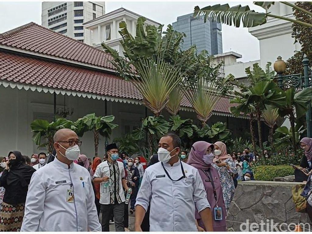 Jakarta Diguncang Gempa! Orang-orang di Balai Kota Panik ke Luar Gedung