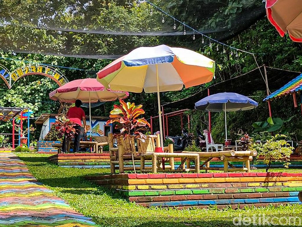Potret Bekas Tambang Pasir yang Disulap Jadi Taman Cantik Potret Bekas Tambang Pasir yang Disulap Jadi Taman Cantik