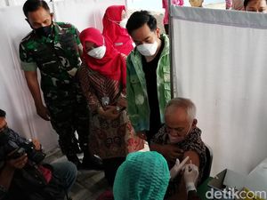 Stok Vaksin Booster di Solo Terbatas, Gibran Cari Pinjaman ke Daerah Lain