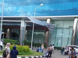 Kepanikan Warga di Palembang ke Luar Gedung Saat Gempa M 6,6