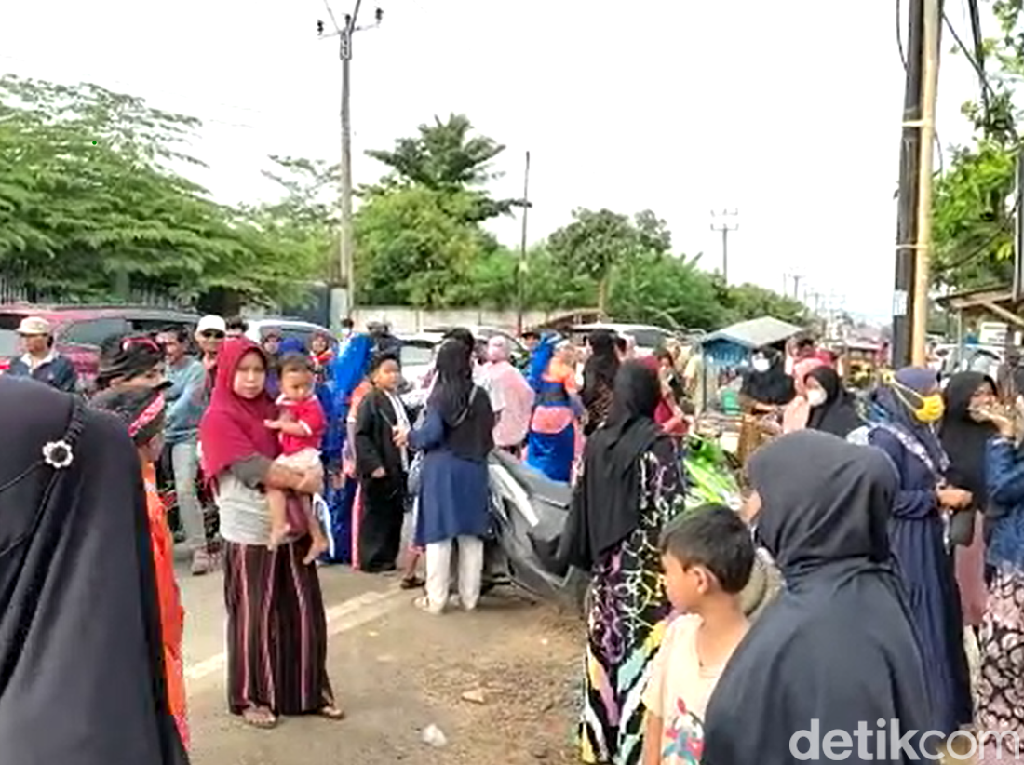 Momen Bupati Pandeglang Selamatkan Diri saat Gempa Banten Momen Bupati Pandeglang Selamatkan Diri saat Gempa Banten