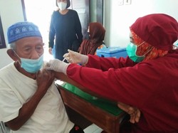 Kebut Vaksinasi Dosis 3, Bupati Ipuk: Warga Terlindungi Kunci Pemulihan Ekonomi