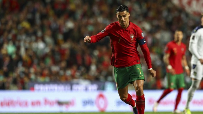 LISBON, PORTUGAL - NOVEMBER 14: Cristiano Ronaldo of Manchester United and Portugal during the 2022 FIFA World Cup Qualifier match between Portugal and Serbia at Estadio Jose Alvalade on November 14, 2021 in Lisbon, Lisboa. (Photo by Carlos Rodrigues/Getty Images)