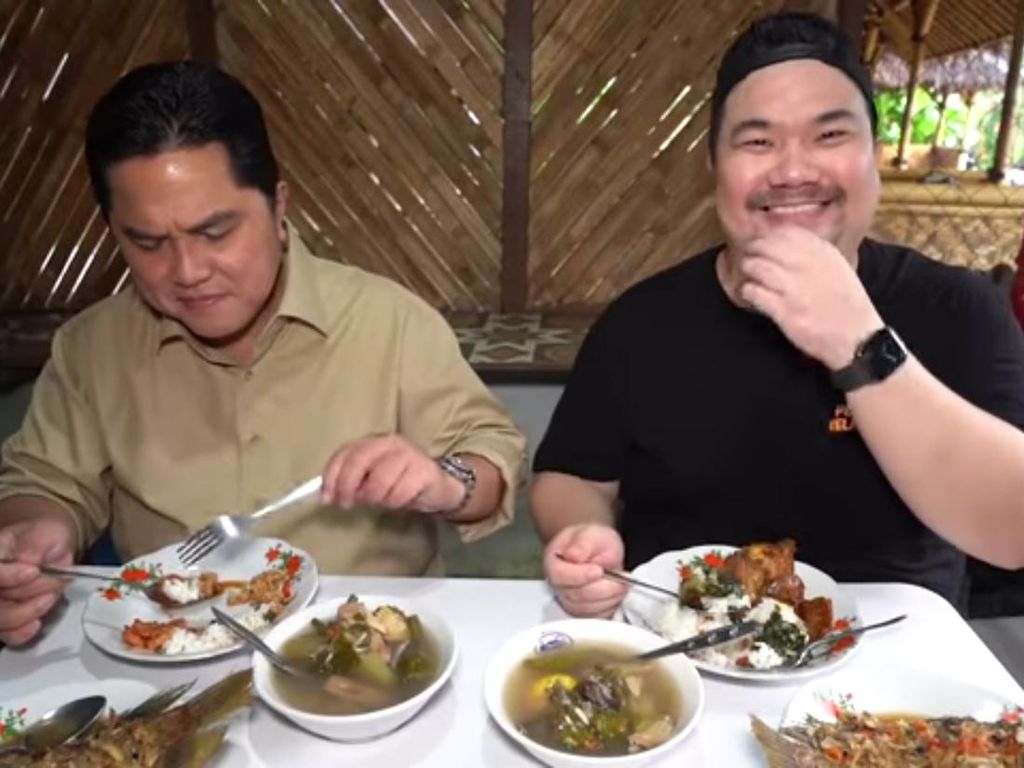 Diajak Makan Nex Carlos, Erick Thohir Lahap Habiskan Pecak Gurame! Diajak Makan Nex Carlos, Erick Thohir Lahap Habiskan Pecak Gurame!