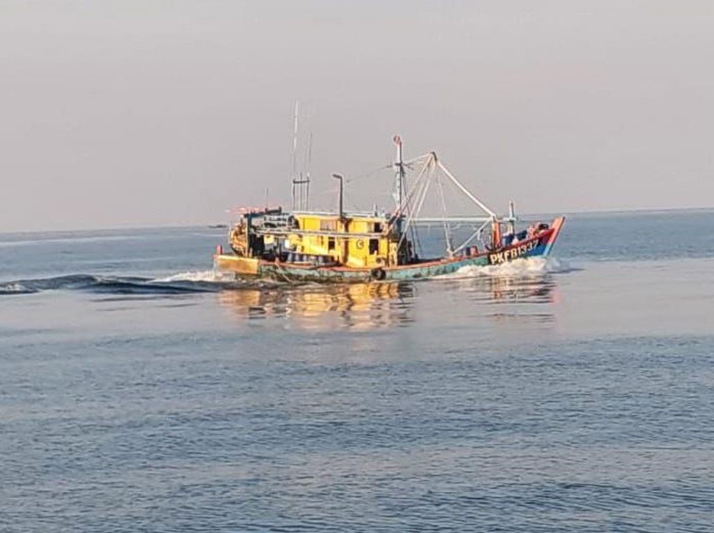 KKP Tangkap Kapal Berbendera Malaysia di Selat Malaka, Ada Nelayan RI KKP Tangkap Kapal Berbendera Malaysia di Selat Malaka, Ada Nelayan RI
