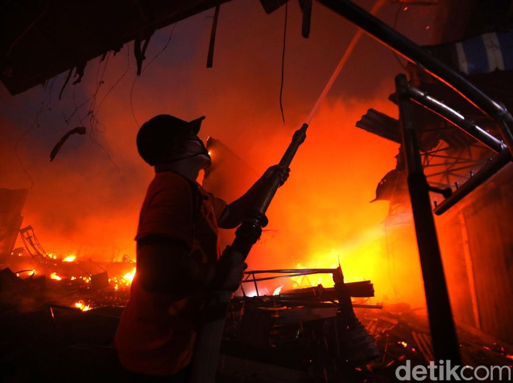 Pemadam Kebakaran Dapat Tunjangan dari Jokowi, Maksimal Rp 780 Ribu