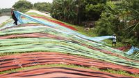 Warna-warni Kerajinan Kain Pantai di Sukoharjo