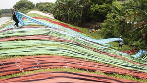 Warna-warni Kerajinan Kain Pantai di Sukoharjo