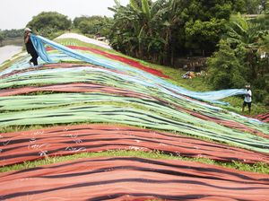 Warna-warni Kerajinan Kain Pantai di Sukoharjo