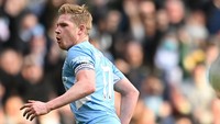 Kevin De Bruyne dalam dua tahun terakhir secara beruntun mengini lini tengah pilihan FIFPro. Dia memang tampil apik bersama Manchester City. (Foto: Getty Images/Michael Regan)