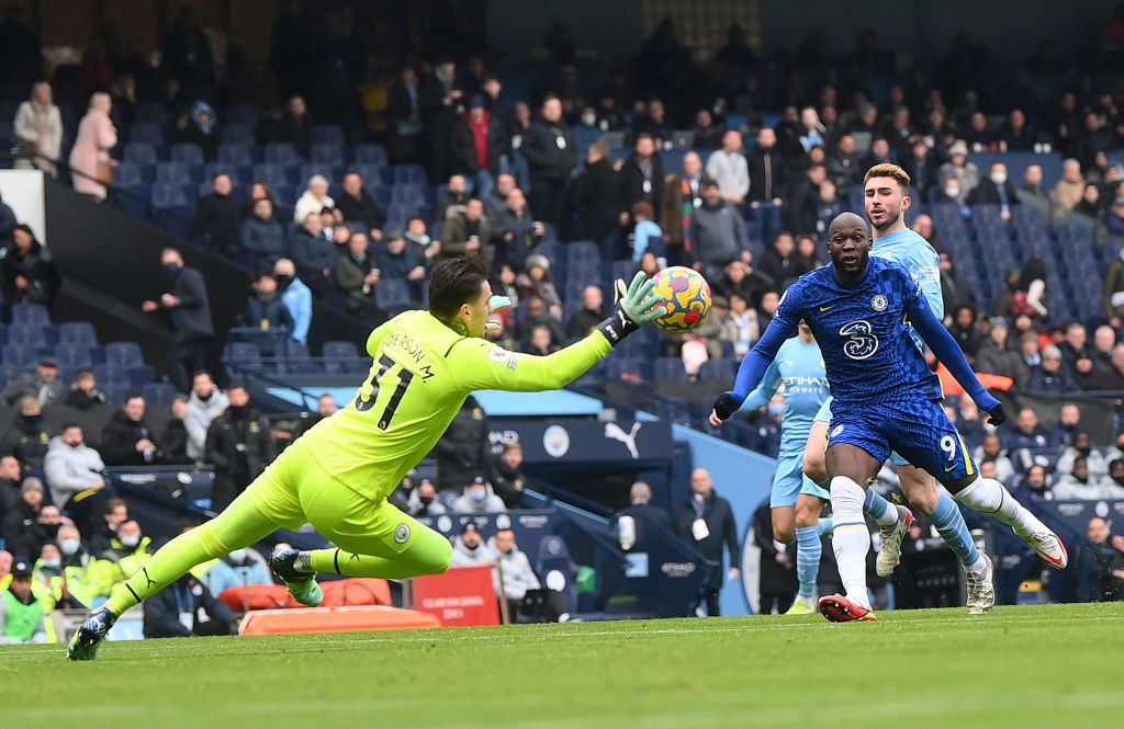 MANCHESTER, ENGLAND - JANUARY 15: Ederson of Manchester City makes a save from Romelu Lukaku of Chelsea during the Premier League match between Manchester City and Chelsea at Etihad Stadium on January 15, 2022 in Manchester, England. (Photo by Laurence Griffiths/Getty Images)