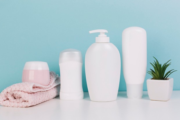 Mengoleskan sampo langsung bisa merusak rambut