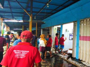 170 Kios Pakaian Ludes Saat Pasar Bajulmati Banyuwangi Terbakar 170 Kios Pakaian Ludes Saat Pasar Bajulmati Banyuwangi Terbakar