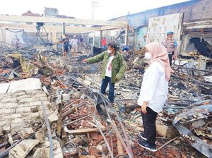 Cek Pasar Bajulmati Usai Terbakar, Bupati Ipuk Siapkan Relokasi Pedagang Cek Pasar Bajulmati Usai Terbakar, Bupati Ipuk Siapkan Relokasi Pedagang