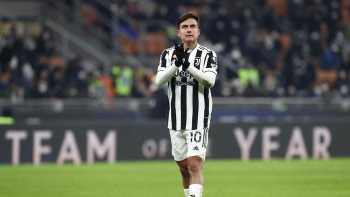 MILAN, ITALY - JANUARY 12: Paulo Dybala of Juventus reacts during the Italian Supercup match between Inter and Juventus at The San Siro on January 12, 2022 in Milan, Italy. (Photo by Marco Luzzani/Getty Images)