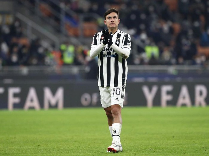 MILAN, ITALY - JANUARY 12: Paulo Dybala of Juventus reacts during the Italian Supercup match between Inter and Juventus at The San Siro on January 12, 2022 in Milan, Italy. (Photo by Marco Luzzani/Getty Images)
