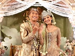 Honeymoon Bertema Hemat Bensin ala Vidi Aldiano-Sheila Dara