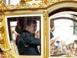 Raja Belanda Pensiunkan Kereta Emas Bergambar Orang-orang Wilayah Jajahan