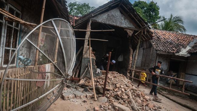 SEBANYAK  1.231 RUMAH RUSAK AKIBAT GEMPA BANTEN