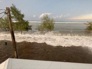 Kala Erupsi Gunung Api Tengah Pasifik Bikin Tsunami di Banyak Negara Kala Erupsi Gunung Api Tengah Pasifik Bikin Tsunami di Banyak Negara