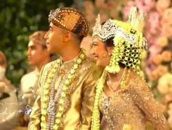 Suasana Sakral Pernikahan Vidi Aldiano dan Sheila Dara