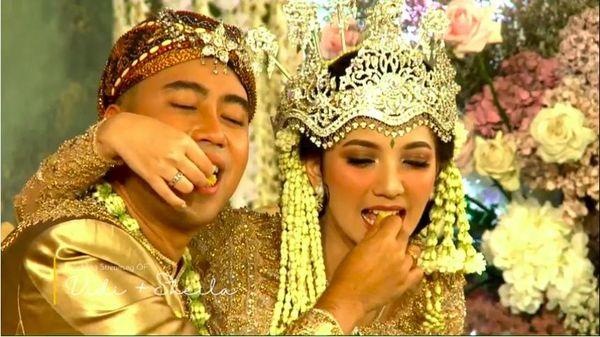 Momen Nyeleneh Vidi Aldiano dan Sheila Dara Aisha di Hari Pernikahan