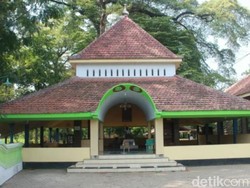 Wisata Religi Makam Ulama Besar di Pasuruan Ini Tak Pernah Sepi dari Peziarah