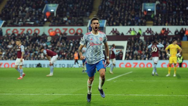 Soccer Football - Premier League - Aston Villa v Manchester United - Villa Park, Birmingham, Britain - January 15, 2022  Manchester United's Bruno Fernandes celebrates scoring their second goal REUTERS/Ian Walton EDITORIAL USE ONLY. No use with unauthorized audio, video, data, fixture lists, club/league logos or 'live' services. Online in-match use limited to 75 images, no video emulation. No use in betting, games or single club /league/player publications.  Please contact your account representative for further details.
