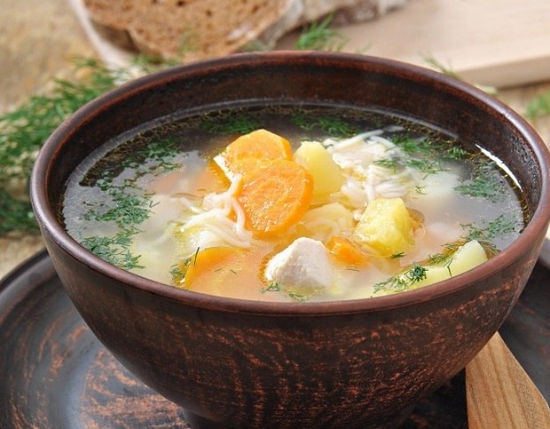 (Bebas minyak, intup resep sup ayam sehat/Foto: freepik.com/timolina) Bebas minyak, intup resep sup ayam sehat/Foto: freepik.com/timolina