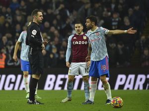 Bruno Fernandes Kesal! Hampiri Wasit dan Tanyakan Ini Usai Laga Bruno Fernandes Kesal! Hampiri Wasit dan Tanyakan Ini Usai Laga