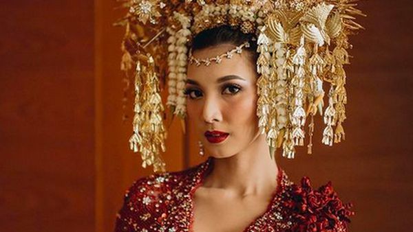 7 Inspirasi Kebaya Pernikahan Artis Karya Perancang Indonesia