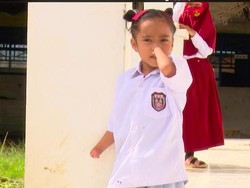 Tegarnya Bocah Tanpa Telapak Tangan dan Kaki di Polman, Kamu Bisa Bantu Dia