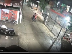 Kesaksian Warga soal Pria Bercelurit Lempar Batu di Depok