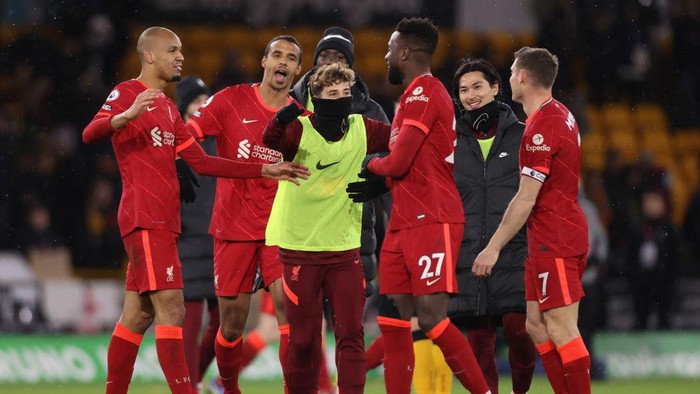 WOLVERHAMPTON, ENGLAND - DECEMBER 04: Divock Origi of Liverpool is congratulated by Fabinho, Joel Matip, Harvey Elliot, Takumi Minamino and James Milner after their sides victory in the Premier League match between Wolverhampton Wanderers and Liverpool at Molineux on December 04, 2021 in Wolverhampton, England. (Photo by Naomi Baker/Getty Images)