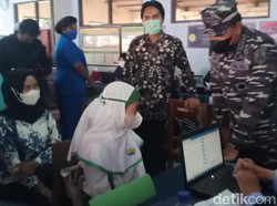 Kasal Yudo Tinjau Vaksinasi Anak Sambil Bernostalgia di SD 2 Garon Madiun