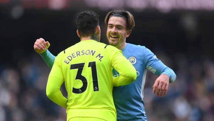 MANCHESTER, ENGLAND - JANUARY 15: Jack Grealish embraces Ederson of Manchester City after their sides victory during the Premier League match between Manchester City and Chelsea at Etihad Stadium on January 15, 2022 in Manchester, England. (Photo by Laurence Griffiths/Getty Images)