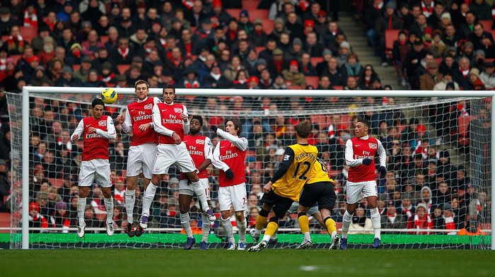 LONDON, ENGLAND - FEBRUARY 04:  Morten Gamst Pedersen of Blackburn Rovers scores with a free kick during the Barclays Premier League match between Arsenal and Blackburn Rovers at Emirates Stadium on February 4, 2012 in London, England.  (Photo by Paul Gilham/Getty Images)