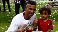 Selain di MU, masa jayanya terjadi saat ia menjadi juara Euro 2016 bersama timnas Portugal. Foto: Getty Images/Lars Baron