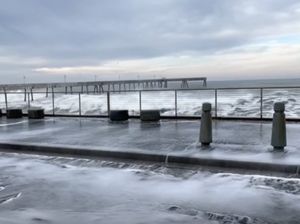 Penampakan Pantai Barat AS Usai Erupsi Gunung Bawah Laut Tonga