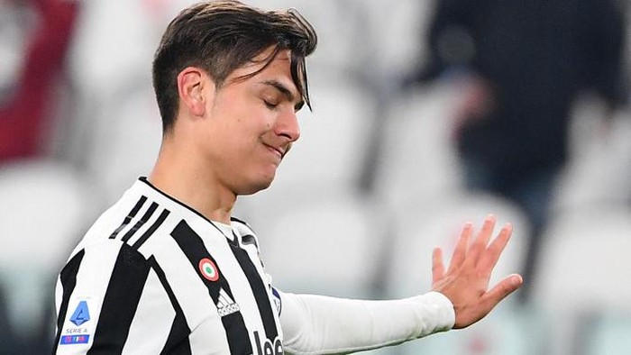 Juventus Argentine forward Paulo Dybala reacts during the Italian Serie A football match between Juventus and Udinese on January 15, 2022 at the Juventus stadium in Turin. (Photo by Isabella BONOTTO / AFP)