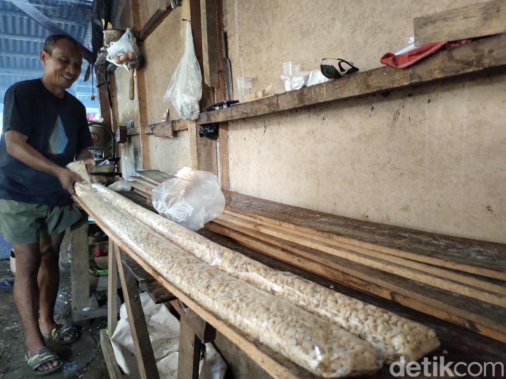 Jadi Perajin Tempe, Pria di Lebak Ini Raup Cuan Rp 3 Juta/Hari Jadi Perajin Tempe, Pria di Lebak Ini Raup Cuan Rp 3 Juta/Hari