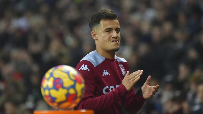 Philippe Coutinho Aston Villa's Philippe Coutinho applauds before the English Premier League soccer match between Aston Villa and Manchester United at Villa Park in Birmingham, England, Saturday, Jan. 15, 2022. (AP Photo/Rui Vieira)